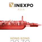 Locandina di Vinexpo Asia 2024 con skyline di Hong Kong in rosso e date dell’evento 28-30 maggio 2024